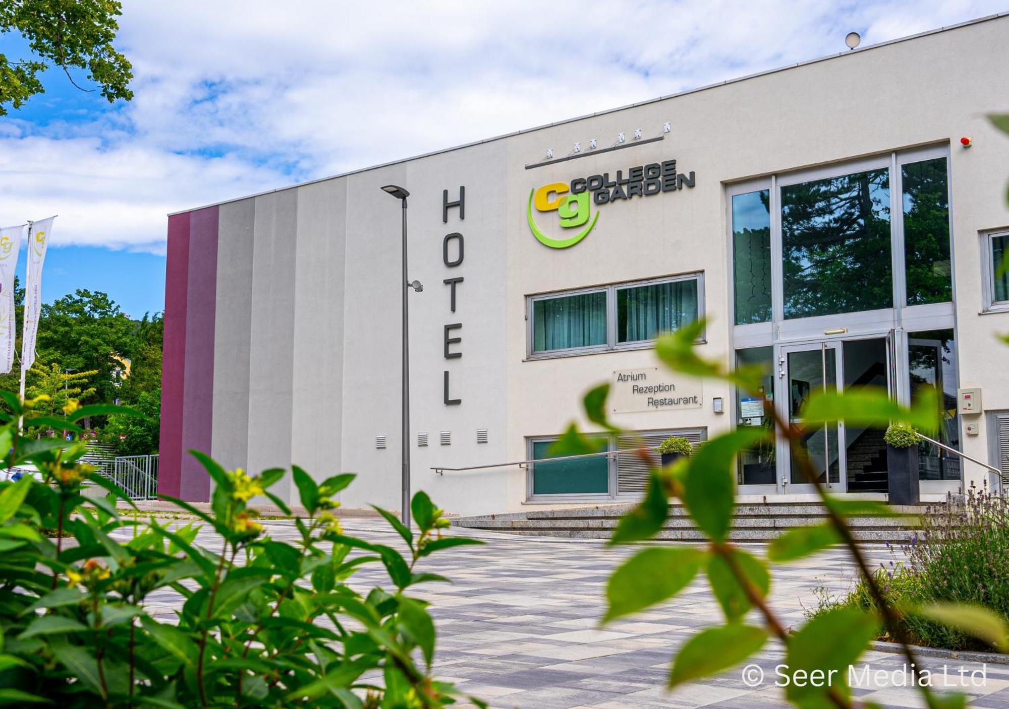 College Garden Hotel Bad Voeslau Ngoại thất bức ảnh